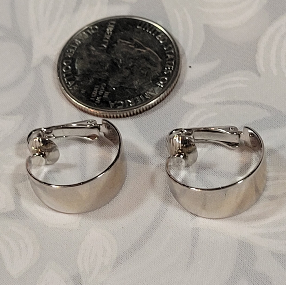 Silvertone clip-on earrings 80s